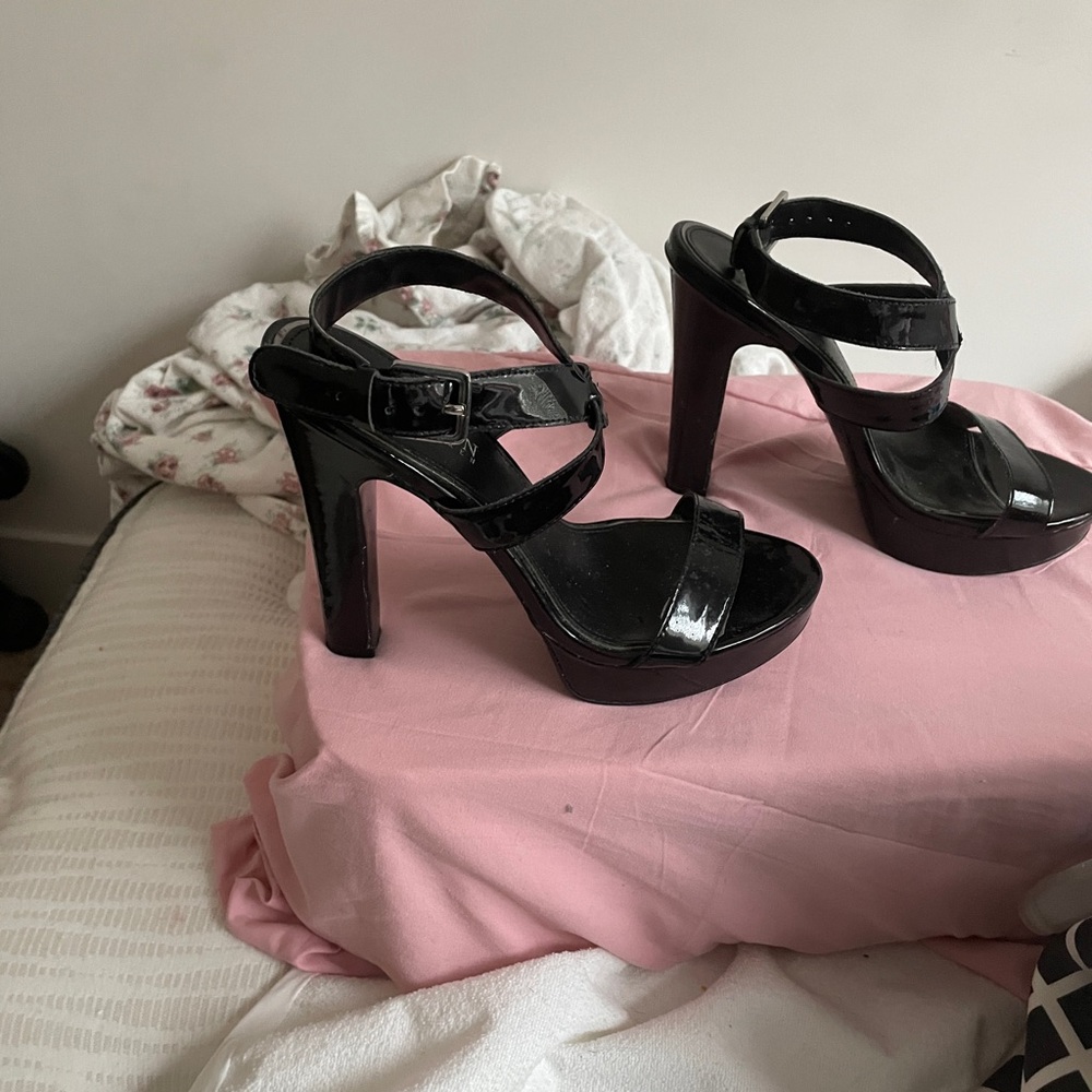 Ralph Lauren Black Patent Leather High heeled Tall Sandals! - Picture 4 of 9